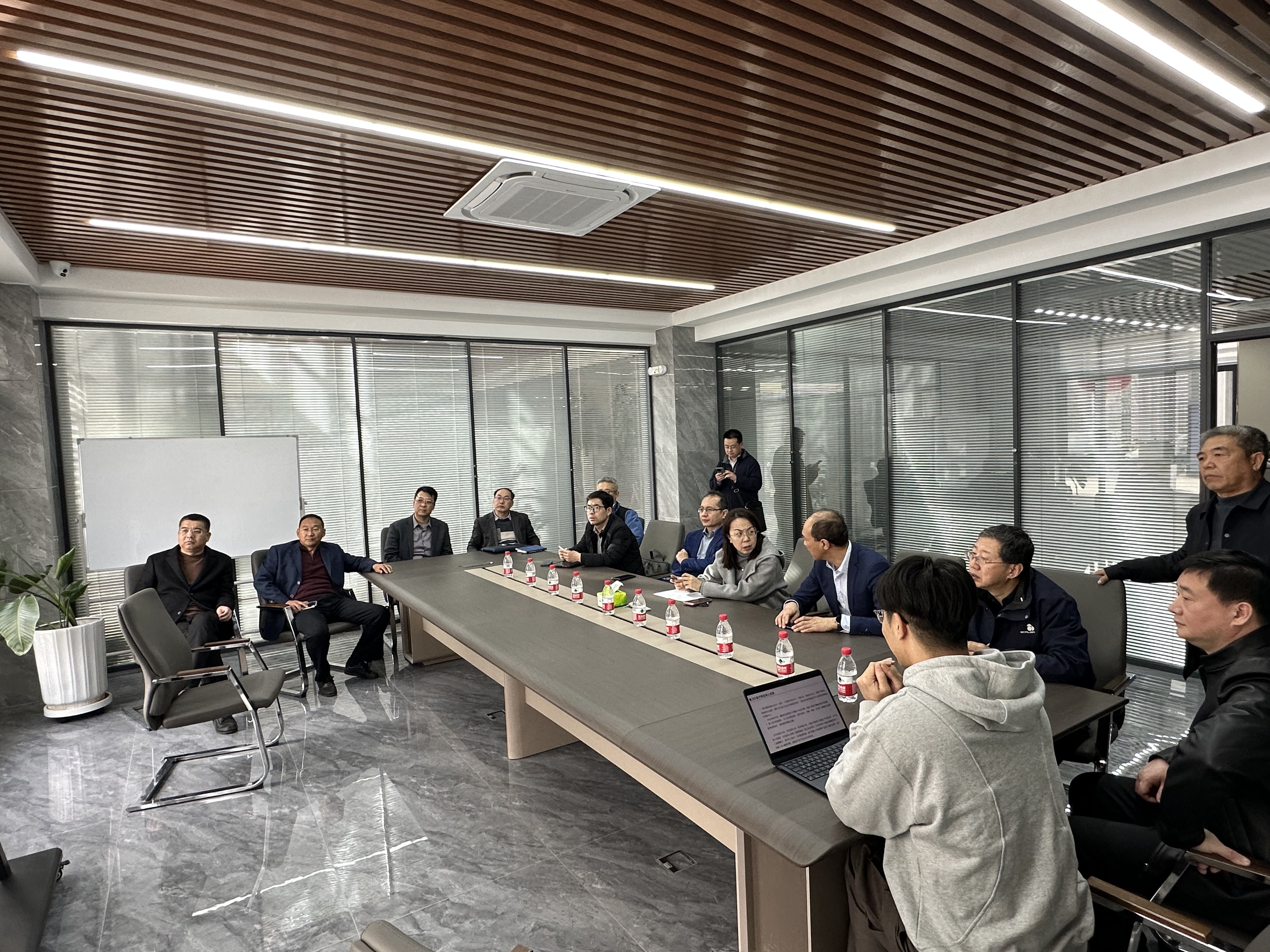 河北科技大學(xué)赴河北康衛(wèi)仕醫(yī)療科技有限公司走訪交流會